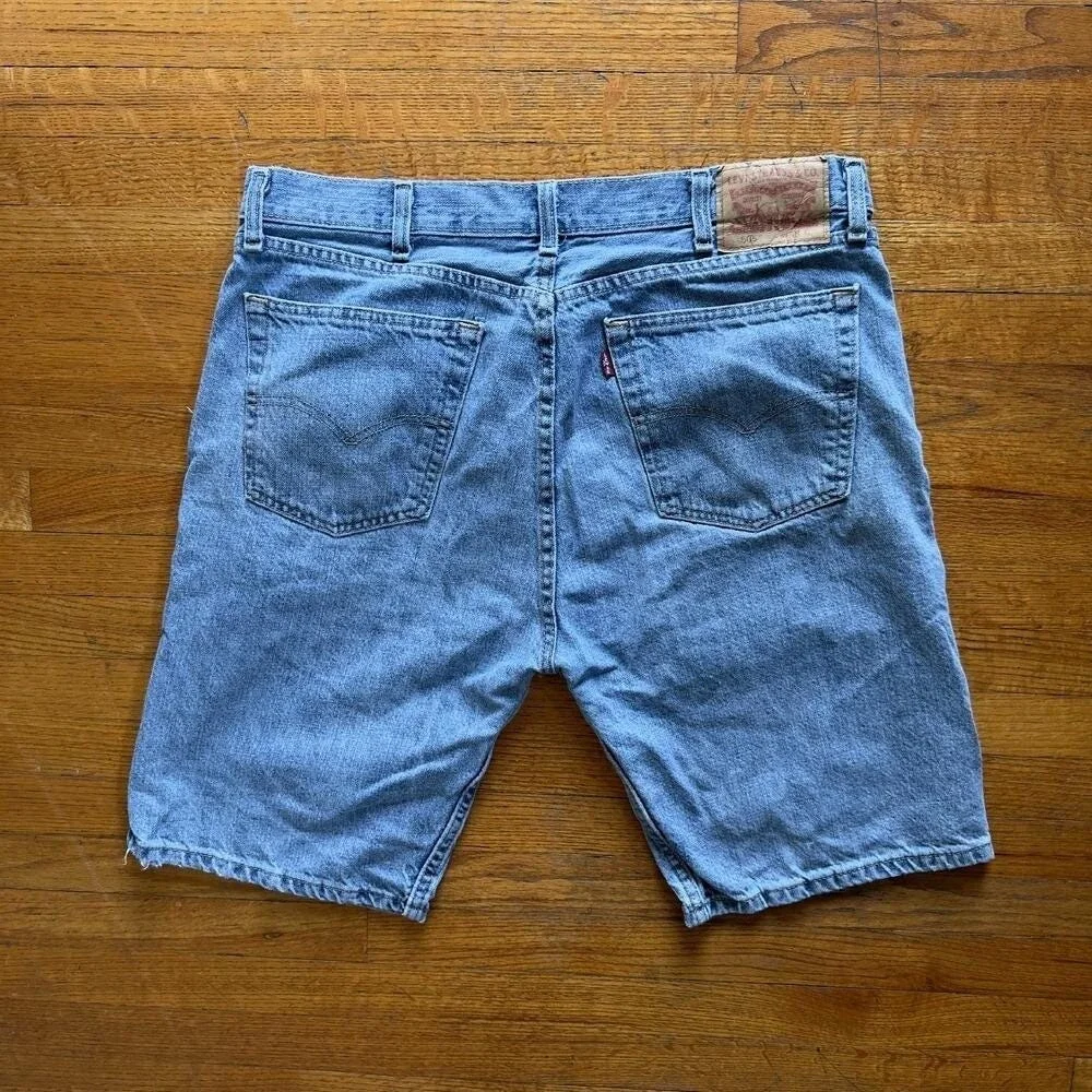 Levis laid back